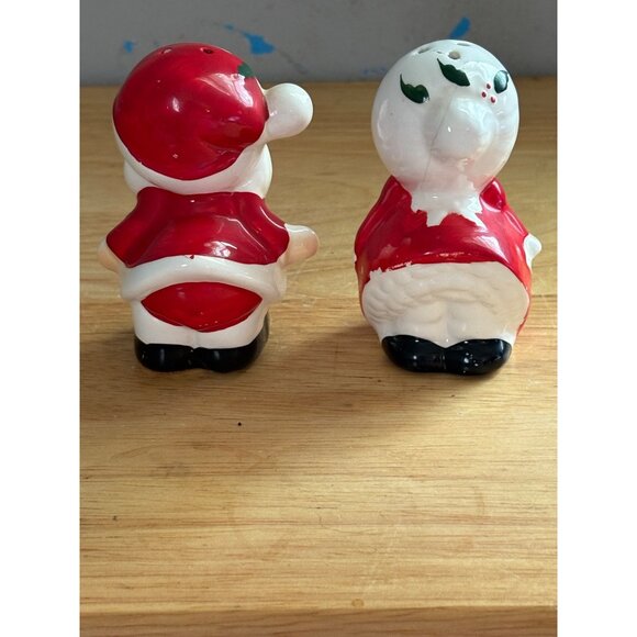 Vintage Santa & Mrs. Claus Ceramic Kissing Salt & Pepper Shakers Christmas Japan - Picture 3 of 6